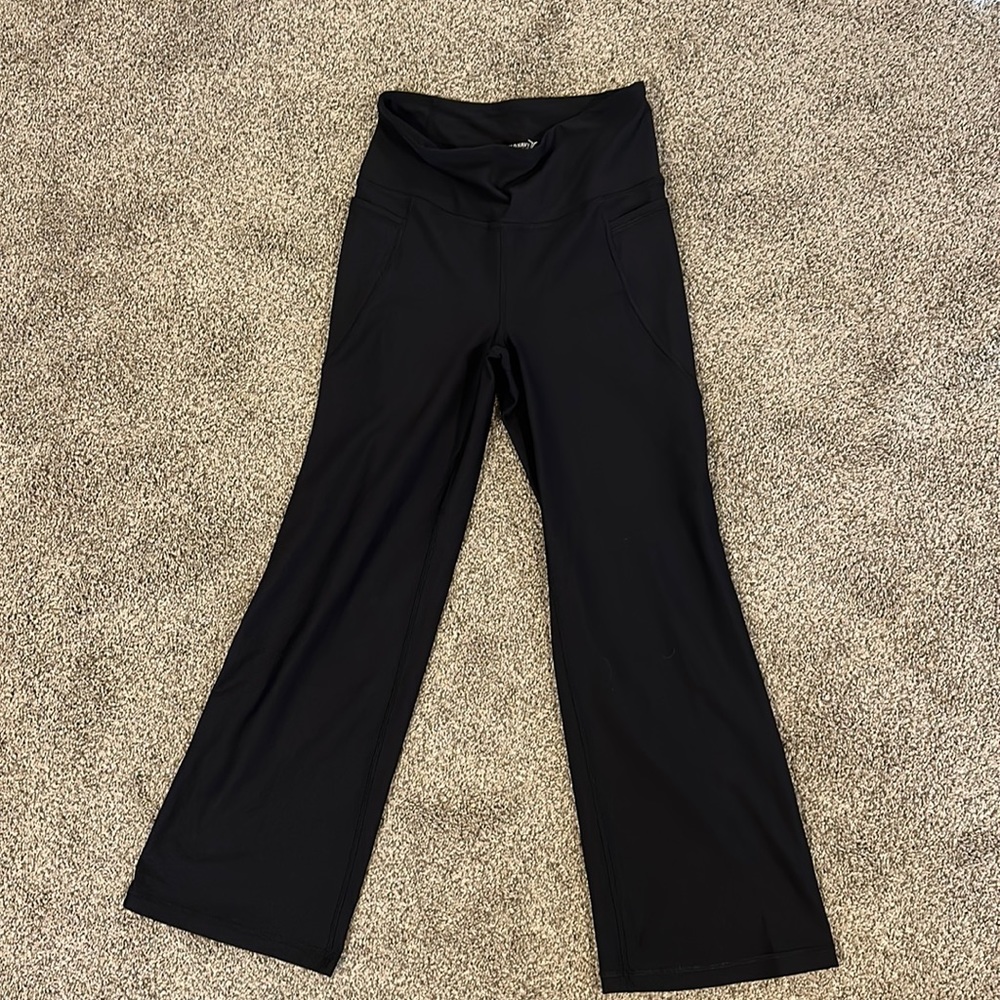 Old Navy Active Size M Powersoft Flare Capris